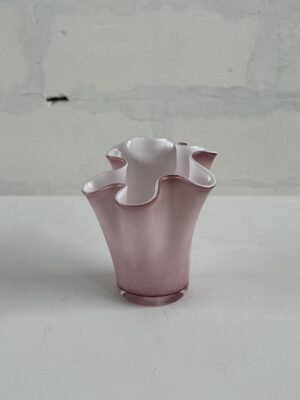 RUFFLED GLASS VASE